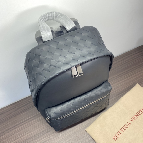 ボッテガヴェネタバッグ背面デザイン